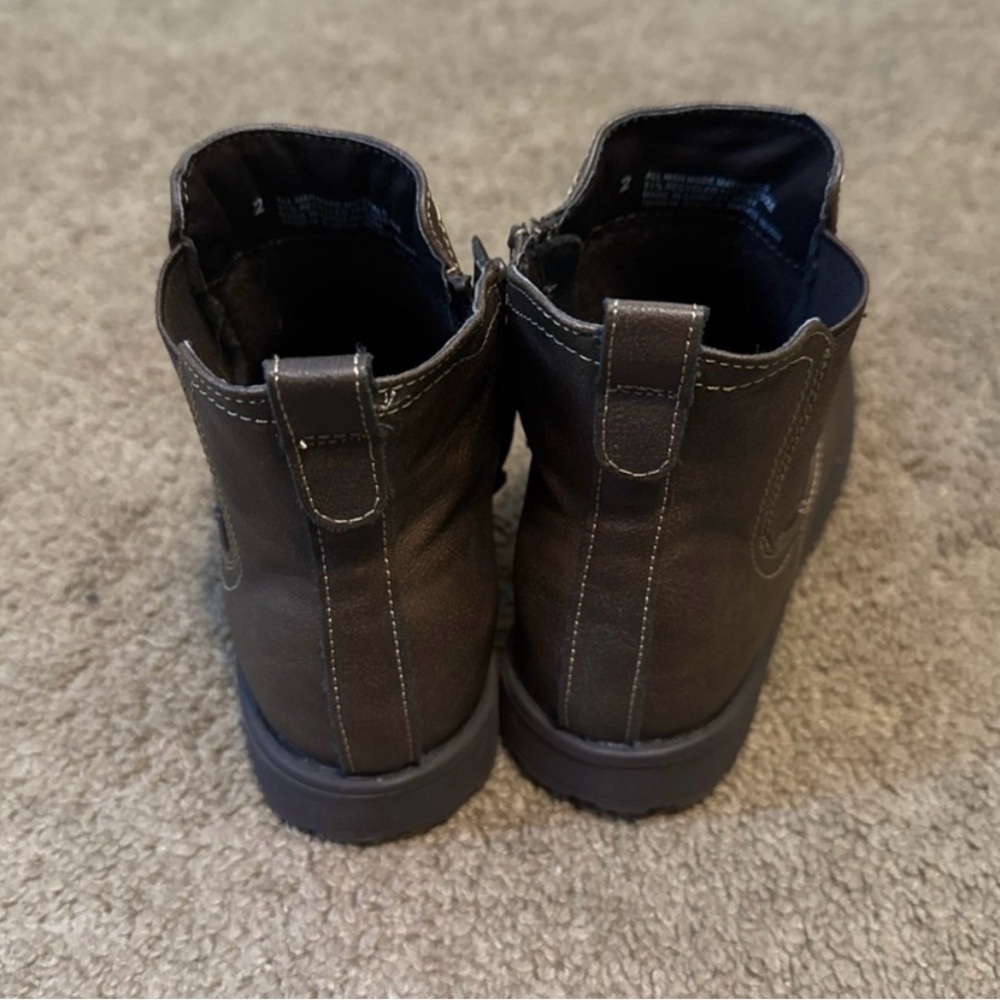 The Children’s Place, Boys Chelsea Boots - Brown- Size 2 - Picture 4 of 6